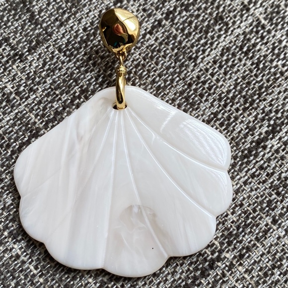 Sezane 'Gloria' Shell Earrings *rare* - Picture 5 of 9